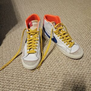 Nike Women's Blazer 77  DO1162 100